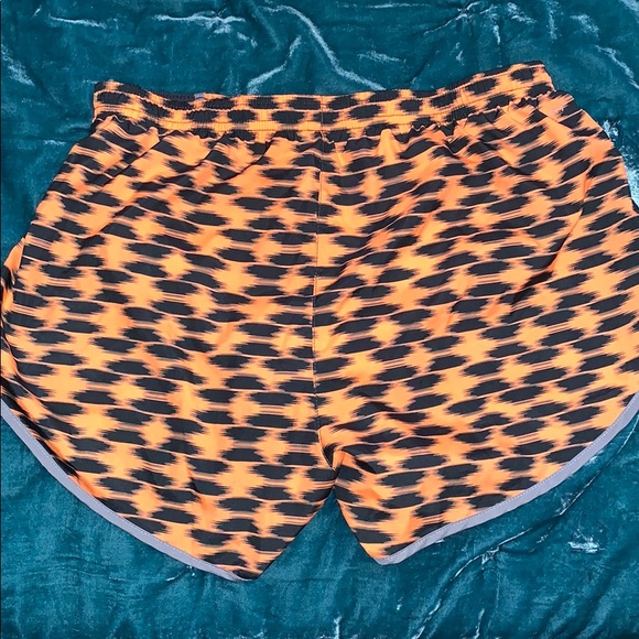 Nike running shorts - Picture 3 of 3